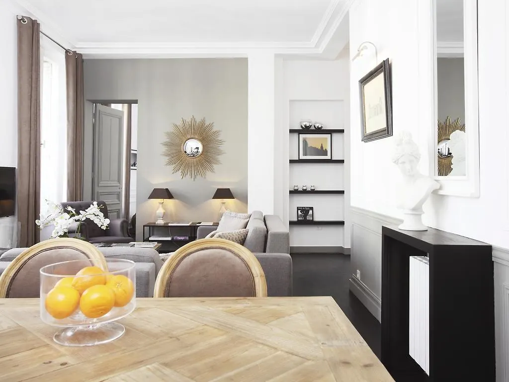 Livinparis - Luxury 3 Bedrooms Le Louvre I * Paris